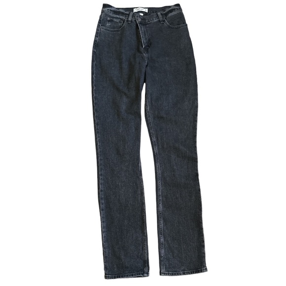 Abercrombie & Fitch “The ‘90’s Slim Straight Ultra High Rise” Asymmetrical 27/4L - Picture 1 of 9